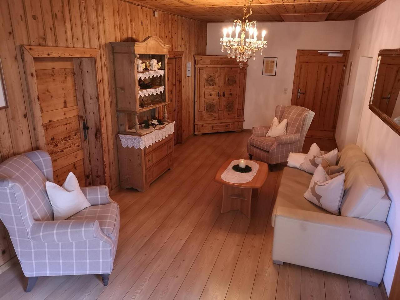 Ganze Wohnung, Apartment Das Krumerhaus – "Der Gerlosstein" mit Bergblick und Blick auf den Dorfplatz, Balkon in Tuxer Alpen, Aschau im Zillertal