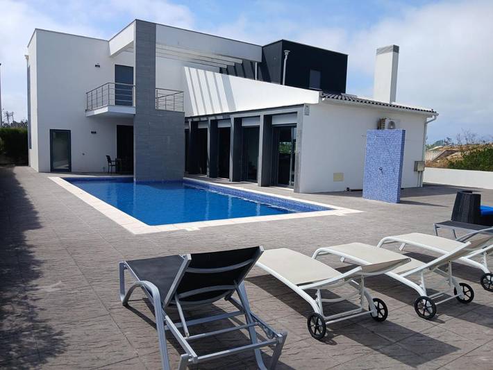 Casa rural para 6 personas, con Balcón además de Terraza y Piscina en Leiria