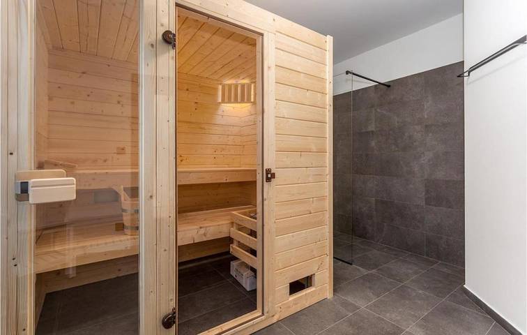 Location de vacances pour 5 personnes, avec sauna ainsi que balcon et jacuzzi dans Nova Gradiska - 4