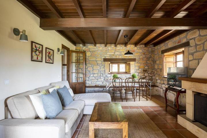 Casa rural para 8 personas, con balcón además de jardín y vistas en Bareyo - 2