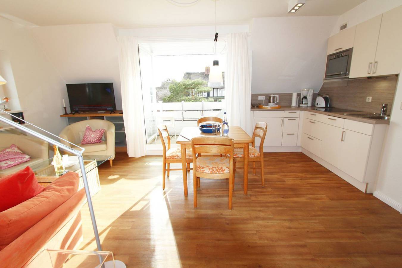 Ganze Wohnung, Umgeben von stilvollen Reetdachhäusern urlauben Sie in diesem 3-Raum-Appartement in Wenningstedt, Sylt