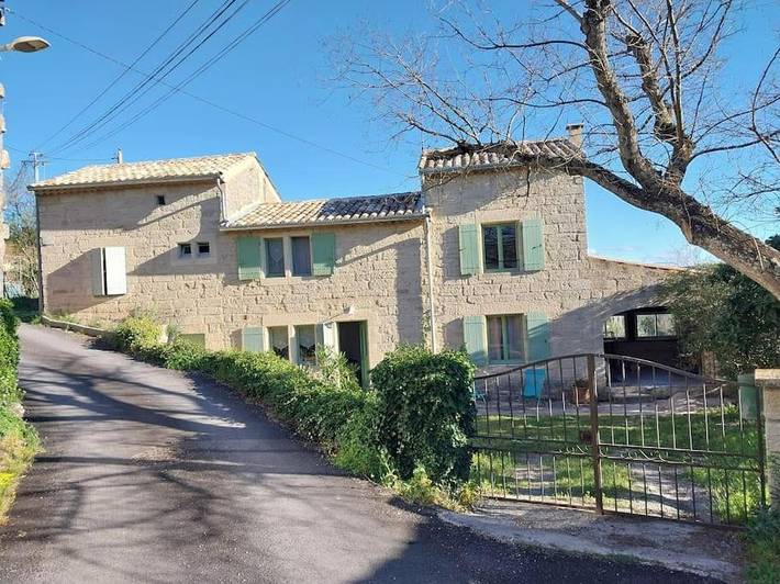 Location de vacances pour 6 personnes, avec vue et jardin à Sanilhac-Sagriès