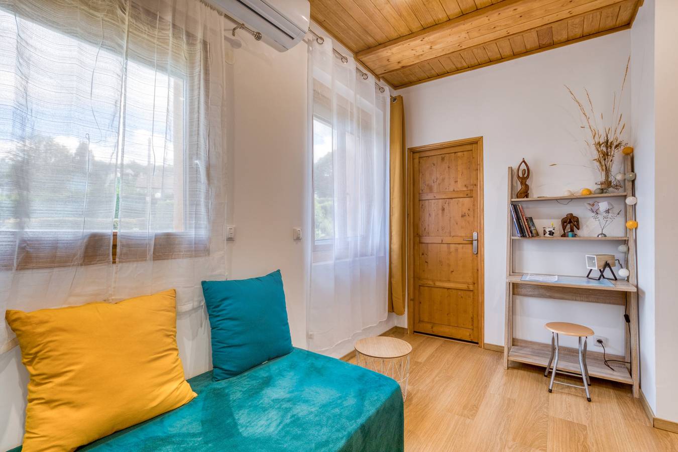 Apartamento entero, Casa de huéspedes 'Les Tables Aux Vaches' con terraza privada, Wi-Fi y aire acondicionado in La Salvetat-sur-Agout, Region de Béziers