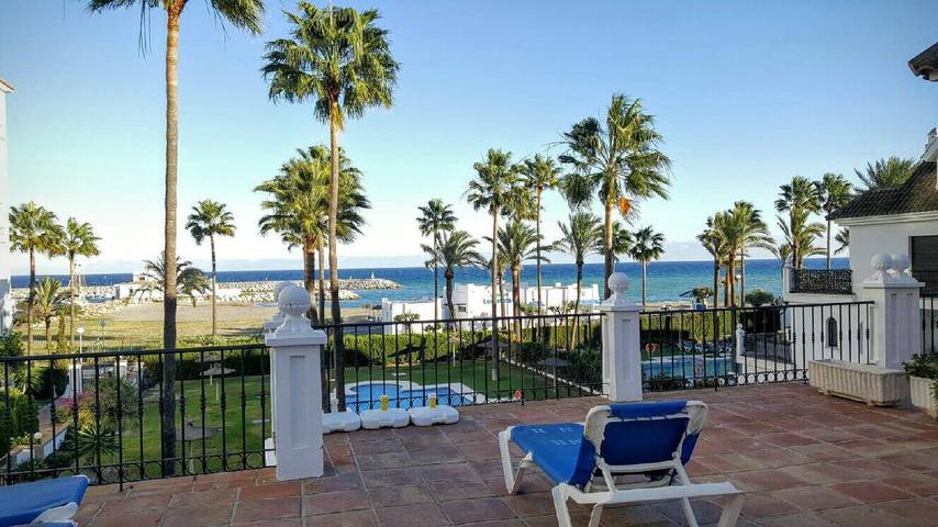 Apartamento para 4 personas, con jardín además de piscina y terraza en La Duquesa