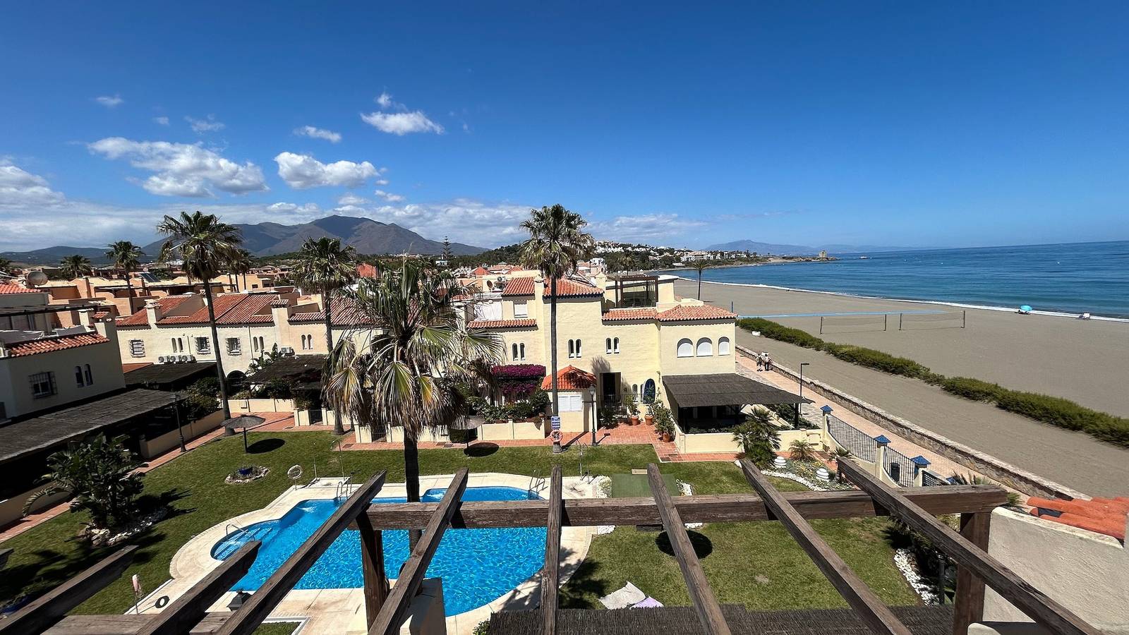 Exclusivo chalet frente al mar con vistas impresionantes y piscina in Playa Ancha, Casares