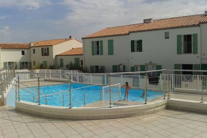 Bungalow für 4 Personen, mit Terrasse und Pool auf der Ile de Re