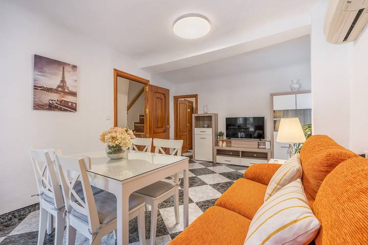 Holiday Home 'Ramirez' with Mountain Views, Private Terrace and Air Conditioning in Surroundings of Sierra Nevada, Güejar Sierra