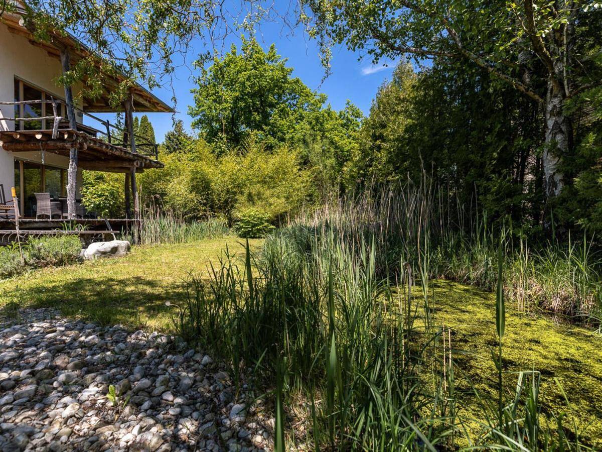 Ganze Wohnung, Design Ferienwohnung 2. Reihe Wörthsee mit Garten und großer Terrasse in Wörthsee, Ammersee
