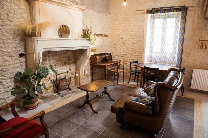 Gîte pour 2 personnes, avec jardin et piscine dans Montils