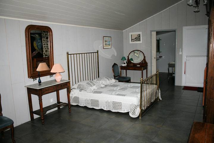 Location de vacances pour 4 personnes, avec jardin à Créances - 2