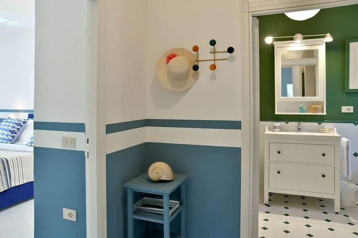 Haus mit 6 Schlafzimmern, 5 Badezimmern, 5 Minuten zu Fuß durch einen privaten Hain zum Strand in Marina di Bibbona, Bibbona