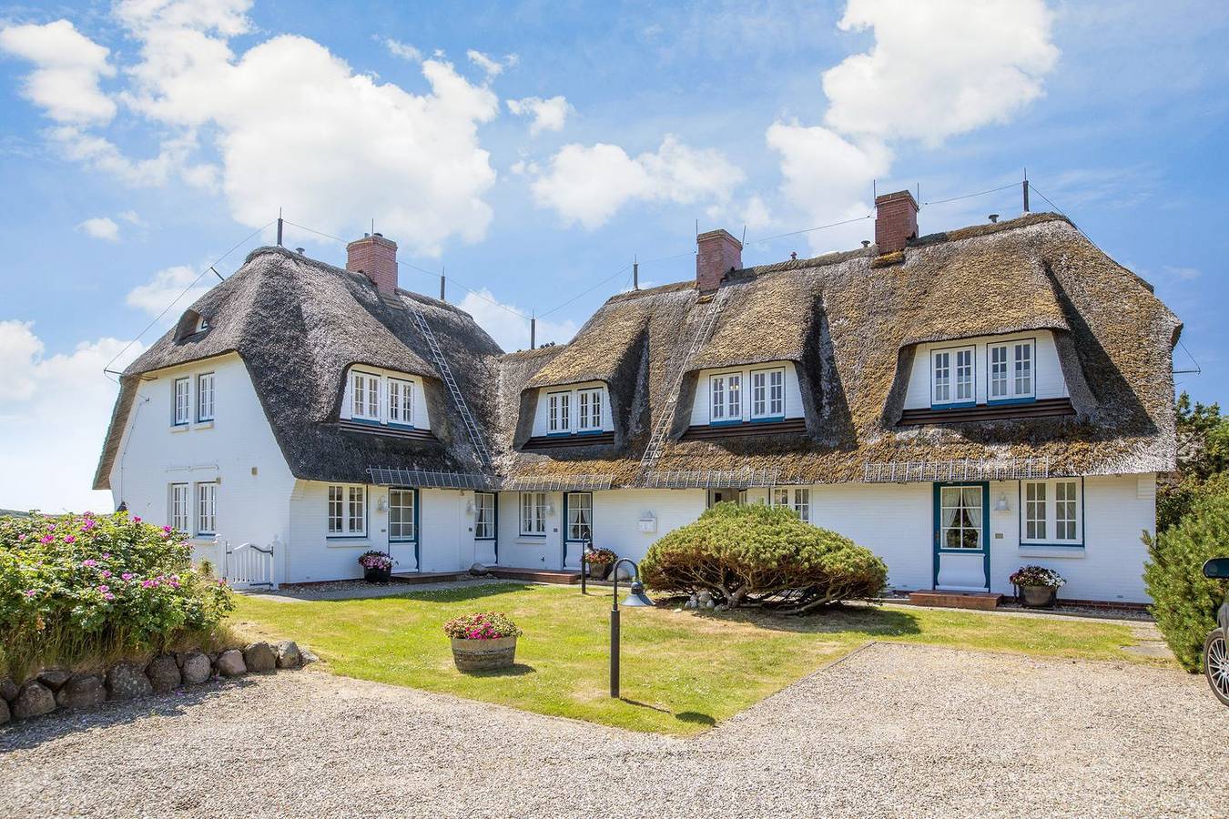 Ganze Wohnung, Das reetgedeckte Haus liegt im Süden von Keitum in Richtung Wiesen und Deich. in Sylt-Ost, Sylt