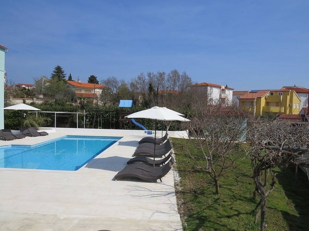 Apartamento vacacional entero, Apartamento de vacaciones para 6 personas con jardín in Medulin City, Medulin