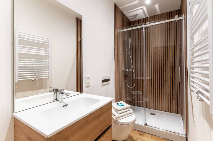 Ganzes Studio, 'Möbliertes Apartment Radebeul' mit gemeinsamer Terrasse, Garten & Wlan in Radebeul, Meißen Region
