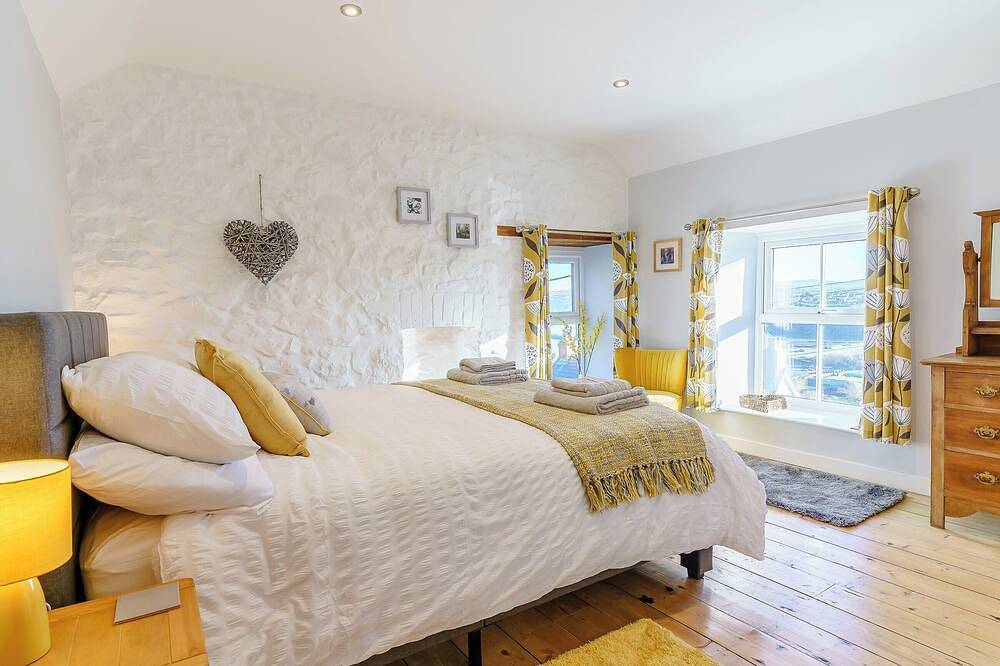 Picked for its wonderful character and charm and stunning sea views to enjoy. in Goodwick, Pembrokeshire