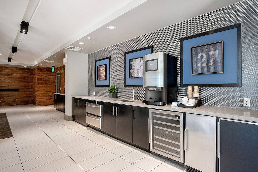 Ganze Wohnung, Sunny Redwood City 2Br w/ W/D, Pool, Bbq, walk to Caltrain, by Blueground in Redwood City, Silicon Valley