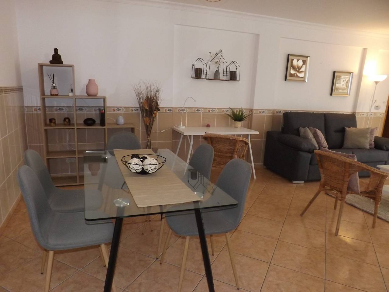 Entire apartment, 'Sunny Poolview' Apartment with Shared Pool, Wi-Fi, and Air Conditioning in Albufeira, Faro District