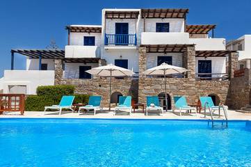 Hôtel pour 2 personnes, avec vue ainsi que piscine et balcon dans Píso Livádi