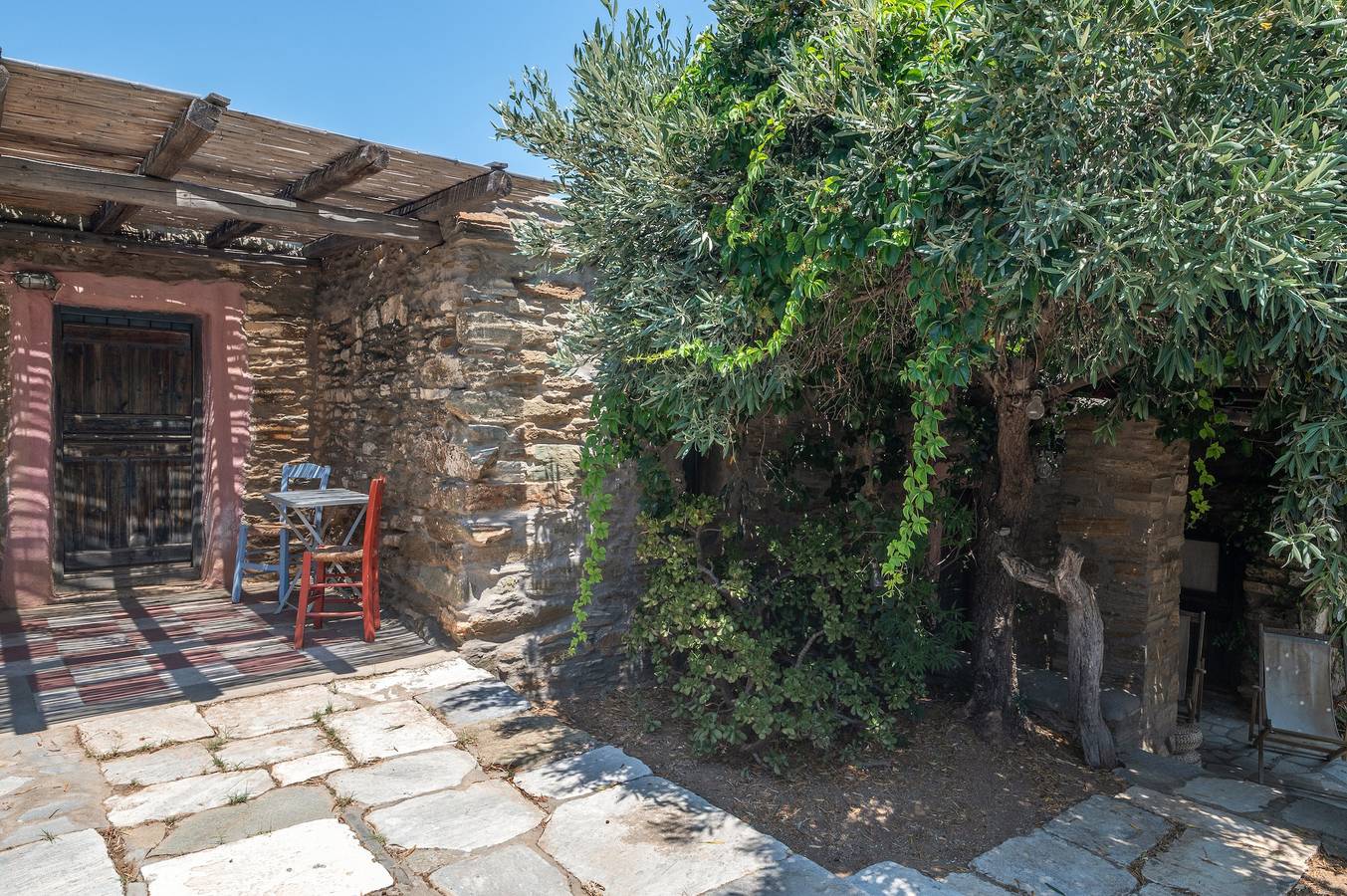 Casa de férias 'Stone House By Anemos' com terraço privado e jardim privado in Ormos Agiou Ioannou, Tinos