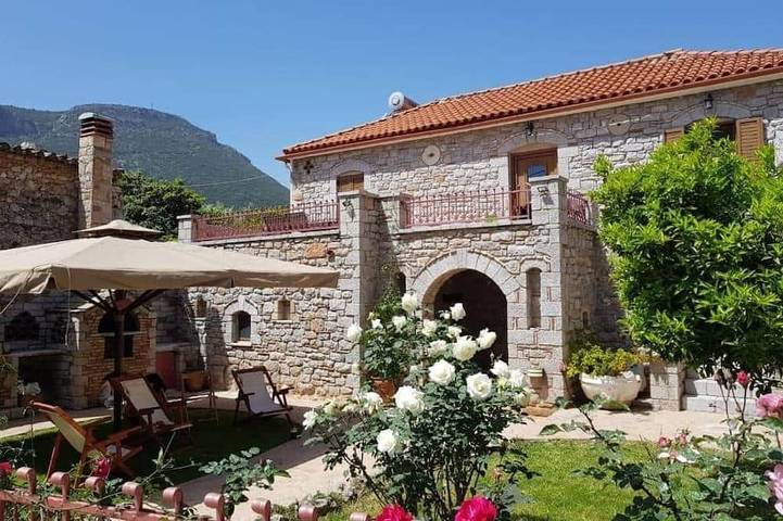 Location de vacances pour 6 personnes, avec Balcon et Jardin dans Leonidion