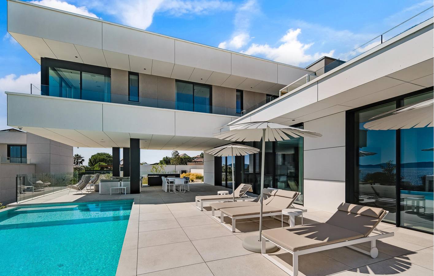 Retraite en bord de mer : appartement avec vue sur la mer, piscine et équipements modernes in Ugljan, Île d'Ugljan