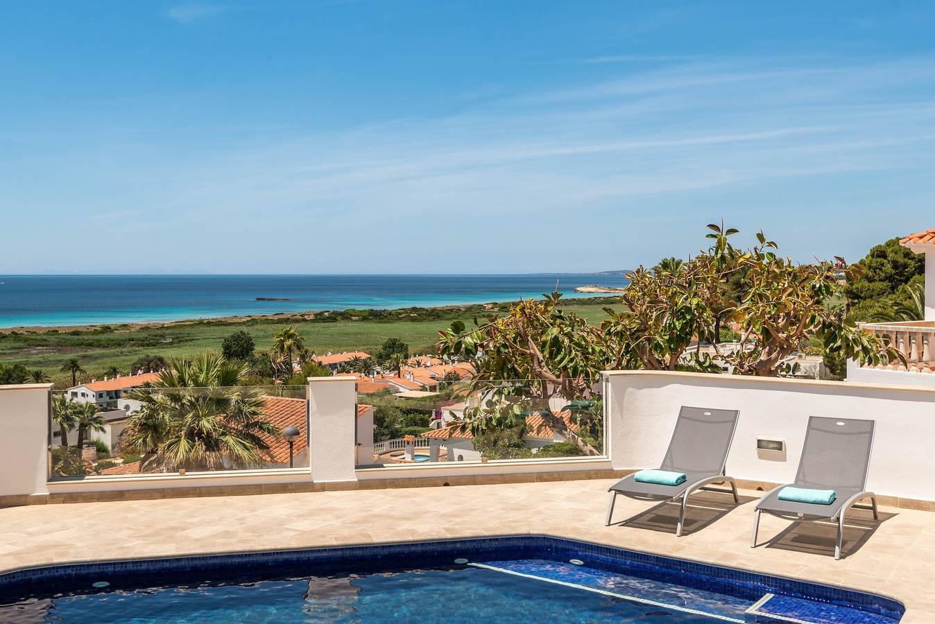 Villa 'Atalis' com vista para o mar, Wi-Fi e ar condicionado in Sant Jaume, Município de Alaior