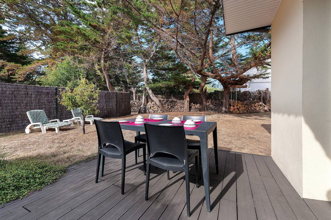 Gîte "La Petite Maison Jaune" con terrazza e giardino sull’Île-aux-Moines in Ile-aux-Moines, Côte des Mégalithes