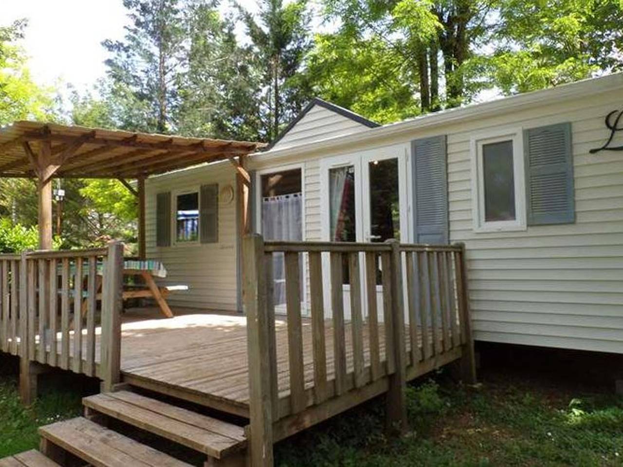 Mobil-home 28m² avec Terrasse pour 6 personnes in La Cassagne, Périgord Noir