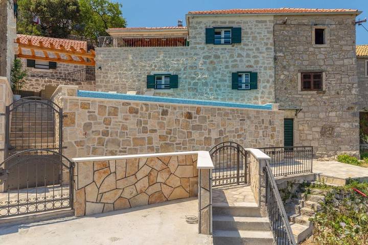 Villa pour 6 personnes, avec sauna et balcon ainsi que piscine et jacuzzi dans Mljet - 2