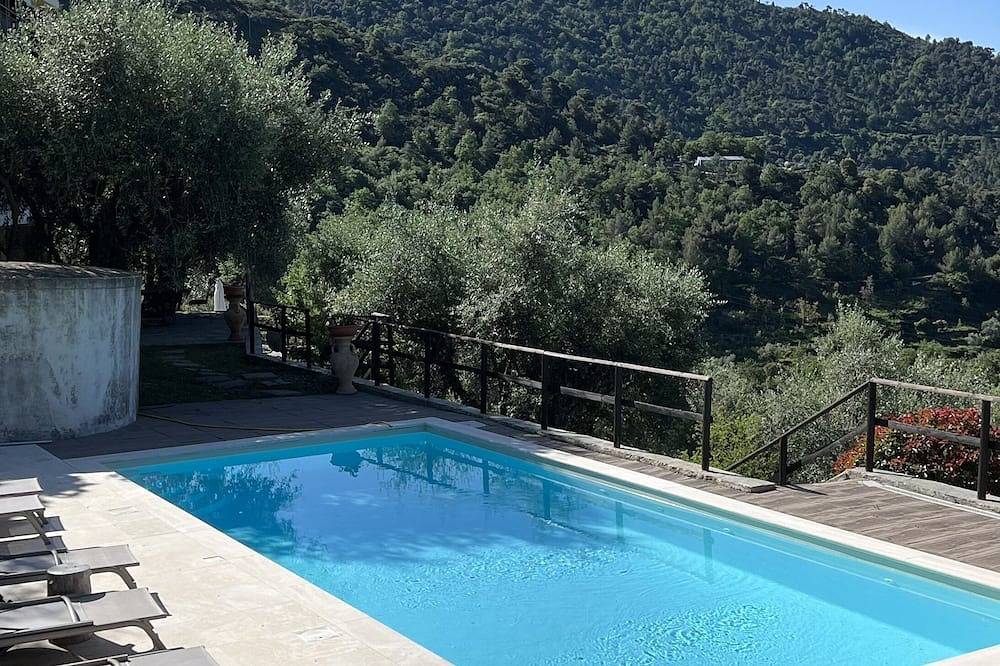 Schönes Bauernhaus in Olivenhainen mit Pool und herrlichem Blick in Seborga, Riviera di Ponente
