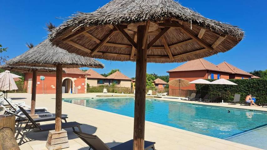 Appartement de vacances pour 3 personnes, avec piscine et jardin, animaux acceptés