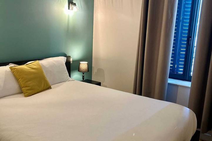 Entire apartment, 2-person air-conditioned 1-bedroom apartment near Aïga Resort Puy Chopine 101 in Châtel-Guyon, Volcans d'Auvergne Regional Nature Park
