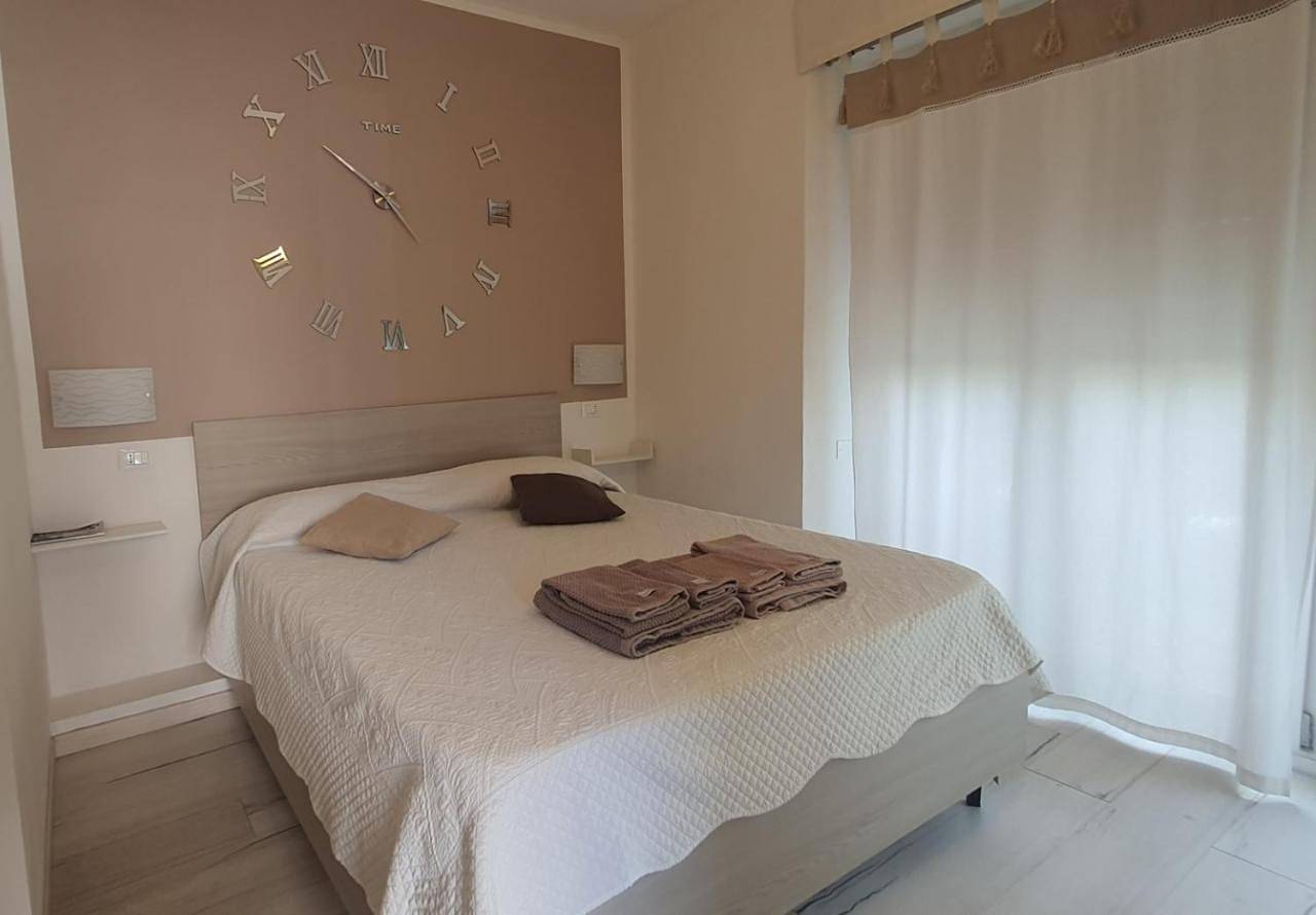 Le camere di Sabrina con bagno in camera in Sarzana, Parco Naturale Regionale di Montemarcello-Magra-Vara