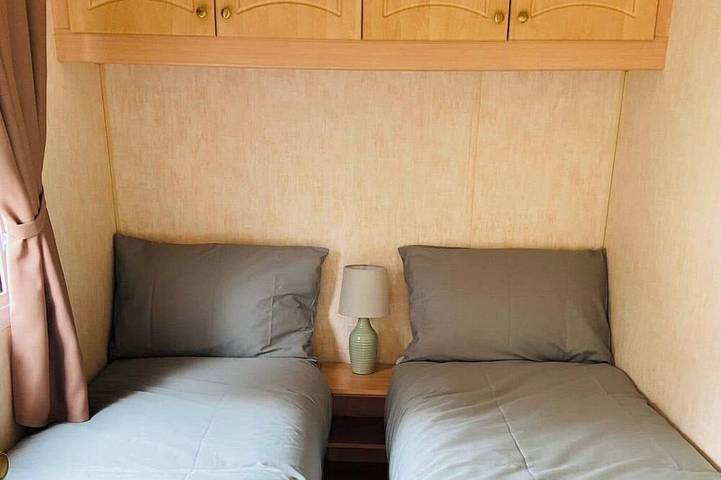 Family & Dog Friendly 2-Bed Caravan, Sleeps 6 in Dumfries und Galloway