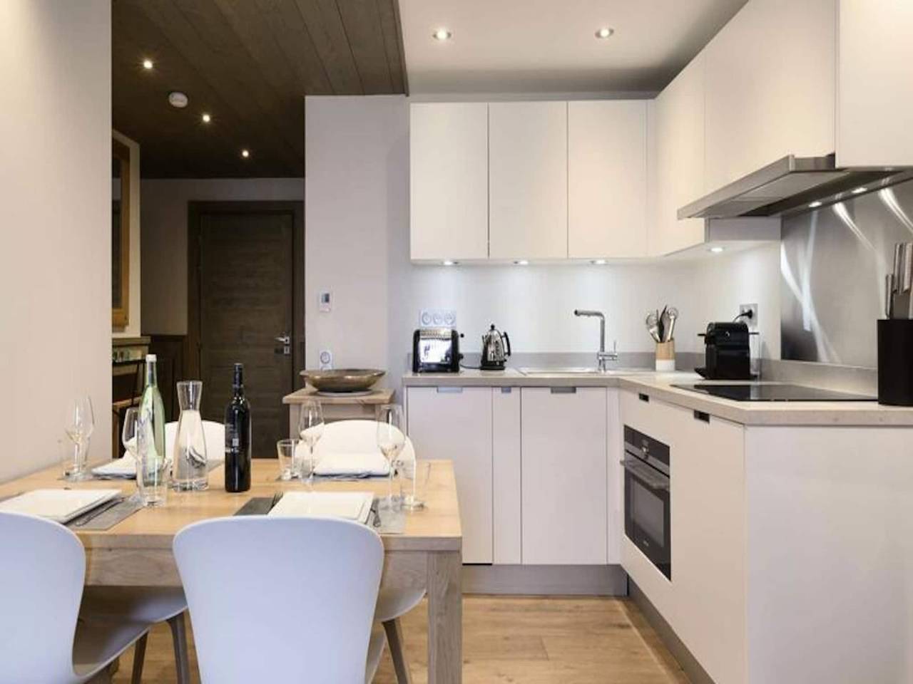 Entire apartment, Courchevel Moriond - Sleeps 4 - Close to slopes and shops in Courchevel 1650 (Moriond), Saint-Bon-Tarentaise