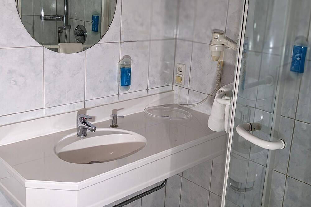 Einzelzimmer mit eigenem Bad in Rastatt, Nordschwarzwald