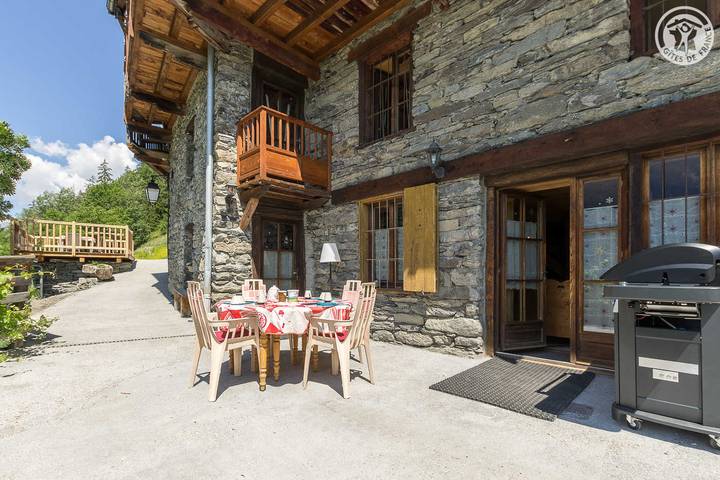 Gîte pour 12 personnes, avec terrasse et sauna