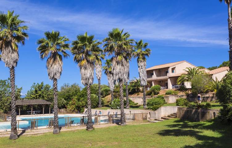 Gîte pour 8 personnes, avec piscine et terrasse, adapté aux familles à Sartène - 2