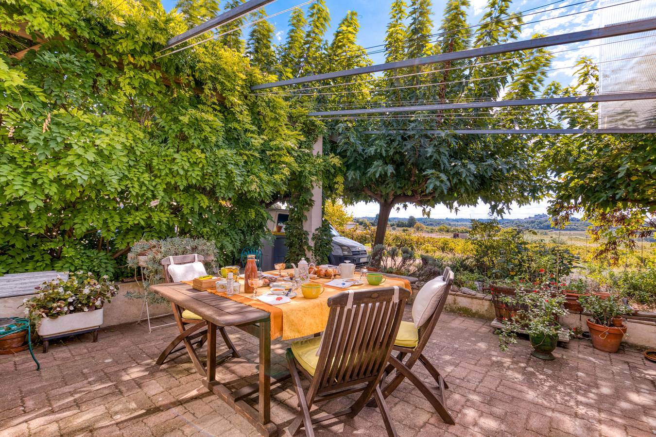 Chambre d'hôtes 'Petite Suite Douillette' avec balcon, Wi-Fi et climatisation in Saint-Pargoire, Région de Lodève