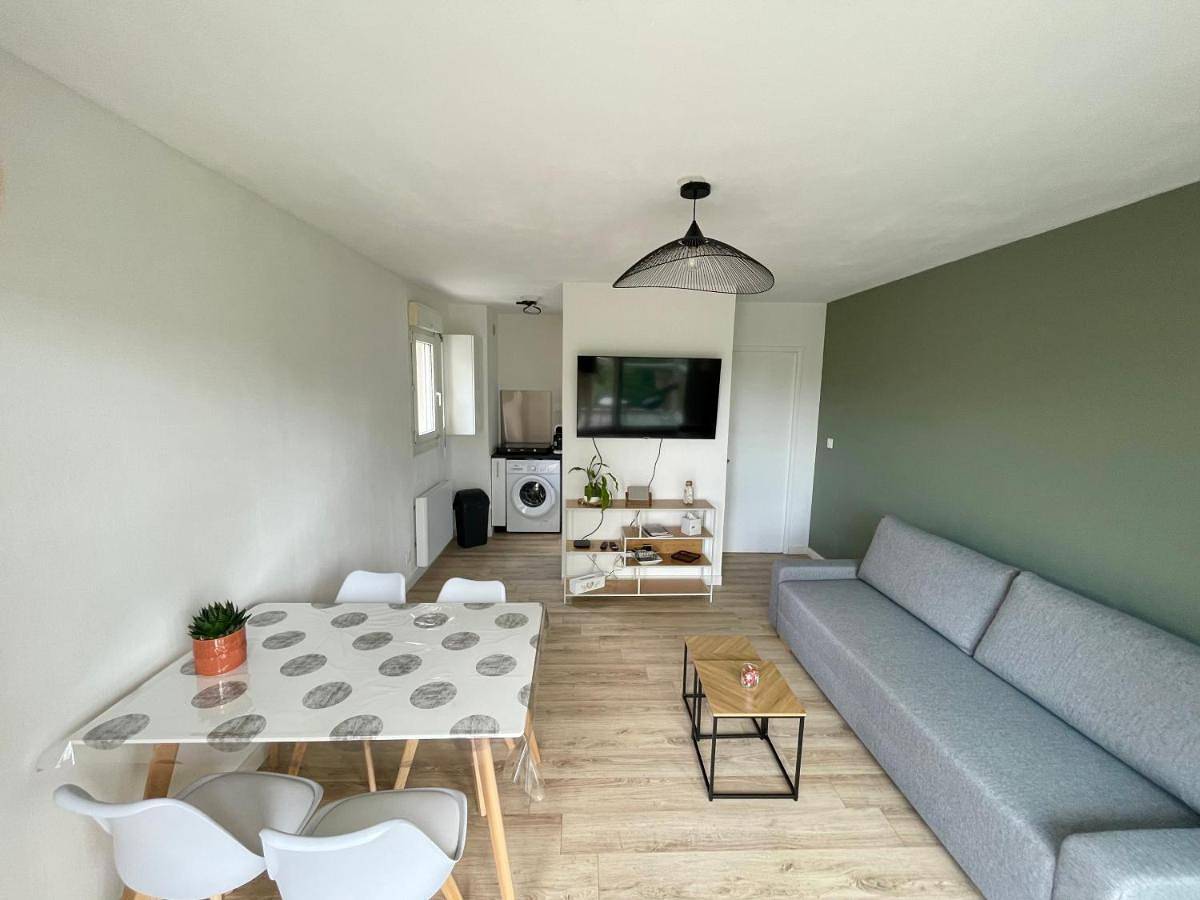 Appartement entier, Appartement avec Loggia et Parking privé in Louviers, Région de Les Andelys
