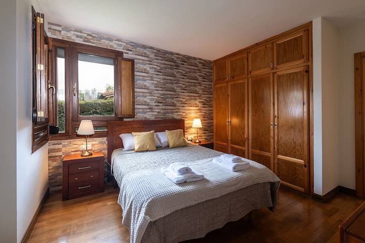 Aire de Asturias - Picos de Europa - Jardin 6 personnes in Ḥortigueru, Cabrales