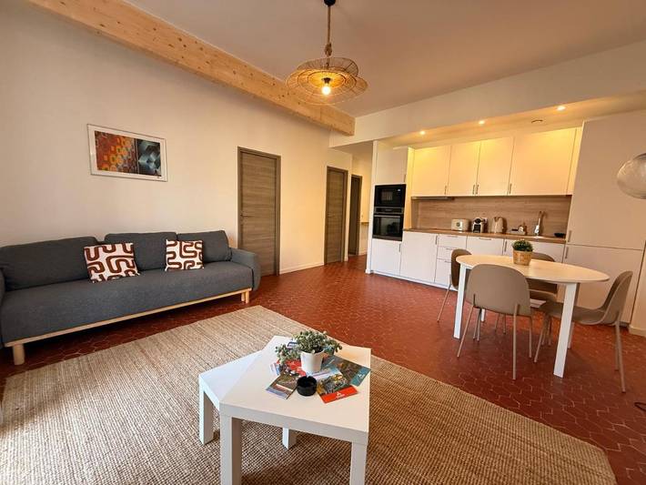 Gîte pour 4 personnes, avec Terrasse dans Office de Tourisme de Cuges les Pins