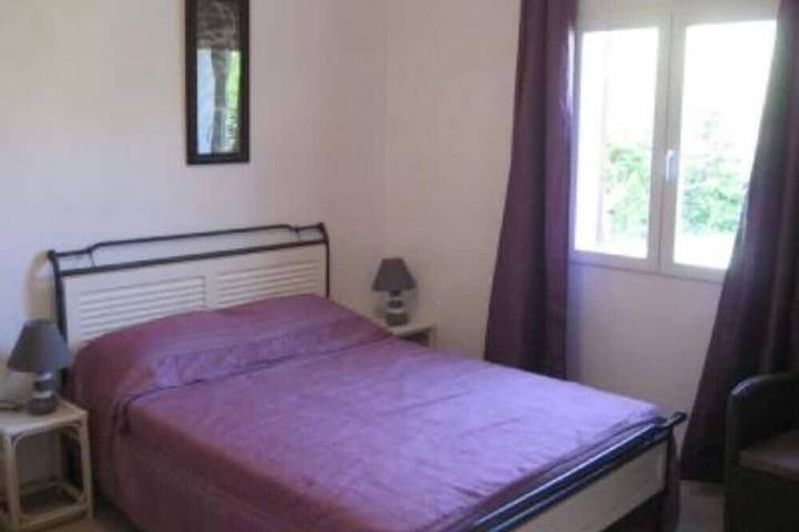 Location de vacances pour 5 personnes, avec terrasse ainsi que piscine et jardin dans Plage de Vardiola - 2