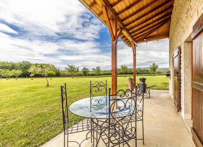 Location de vacances pour 4 personnes, avec vue ainsi que sauna et jardin à Lugny