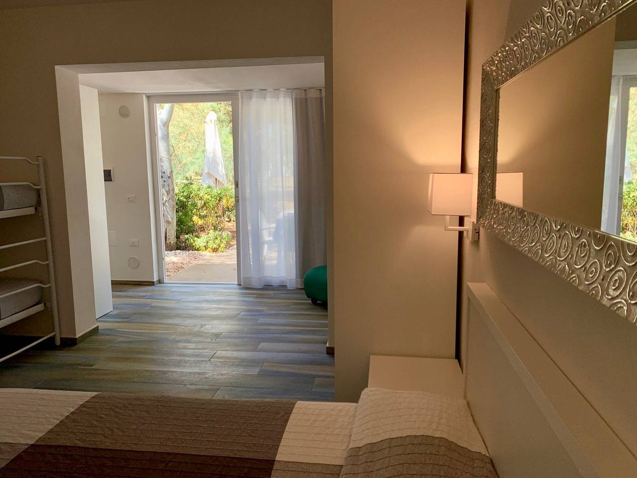 Gehele studio, Studio 'Baia Falcone-Villetta Mare 102' met zeezicht, Wi-Fi en airconditioning in Spiaggia Scialmarino, Gargano