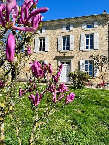 Gîte pour 13 personnes, avec piscine ainsi que vue et jardin à Verdun-en-Lauragais