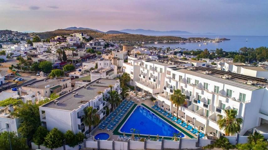 Hotel für 3 Personen, mit Terrasse und Pool sowie Sauna und Kinderpool - 1