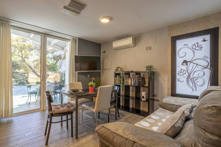 Entire apartment, Apartment San Jose with Sea View, Pool, Wi-Fi & Garden in Playa Carabeo, Nerja