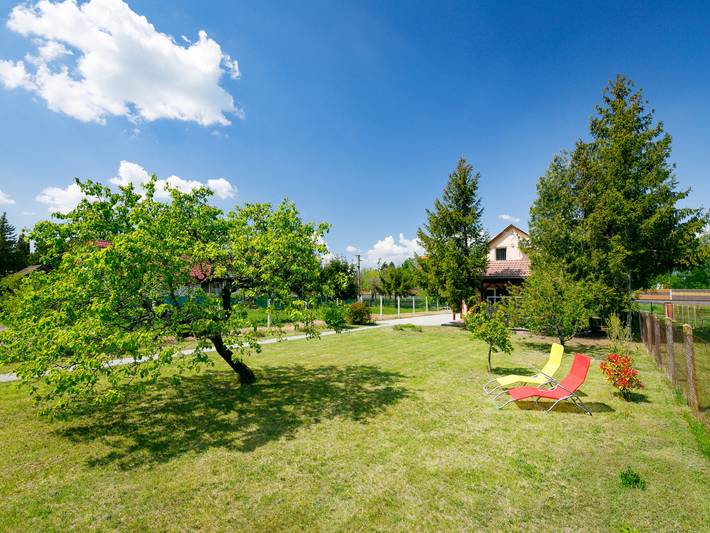 Ferienhaus für 9 Personen, mit Garten und Terrasse in Balatonmariafürdö