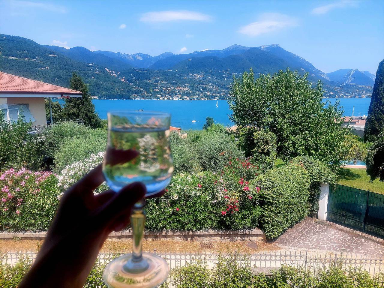 Spaziosa villa con vista mozzafiato in San Felice del Benaco, Prealpi Gardesane